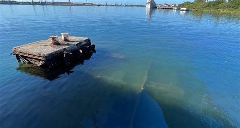 does oil still leak from the uss arizona|Why the USS Arizona Was Never Raised